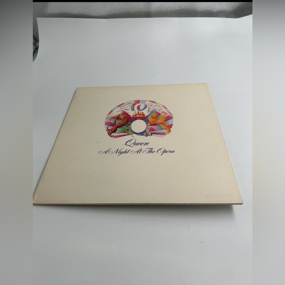 Queen - A Night At The Opera /Vinyl,LP,Album, Reissue, Remastered - Picture 1 of 4